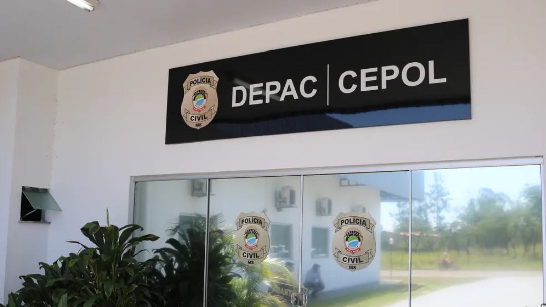 Jovem de 21 anos morre após ser atropelado por carreta que desviava de buraco