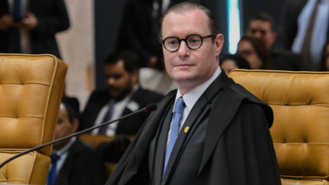 Ministro do STF manda tirar tornozeleira eletr&ocirc;nica de desembargadores de MS