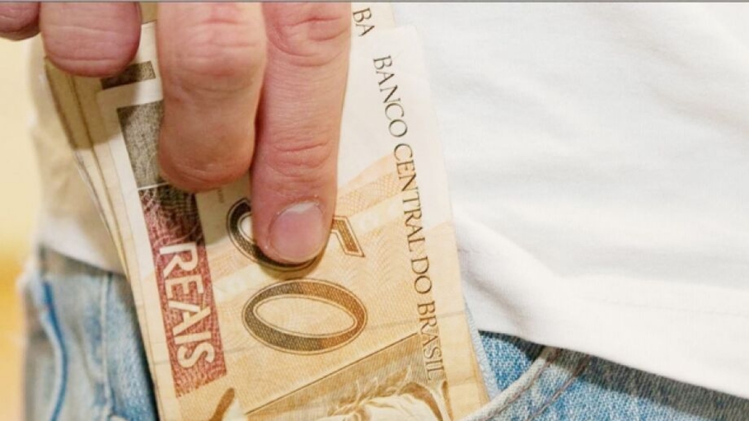 Segunda parcela do d&eacute;cimo terceiro deve ser depositada at&eacute; sexta-feira