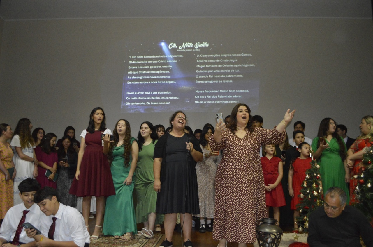 Fam&iacute;lias Celebram a Cantata de  Natal 2024 na igreja de Jesus Cristo