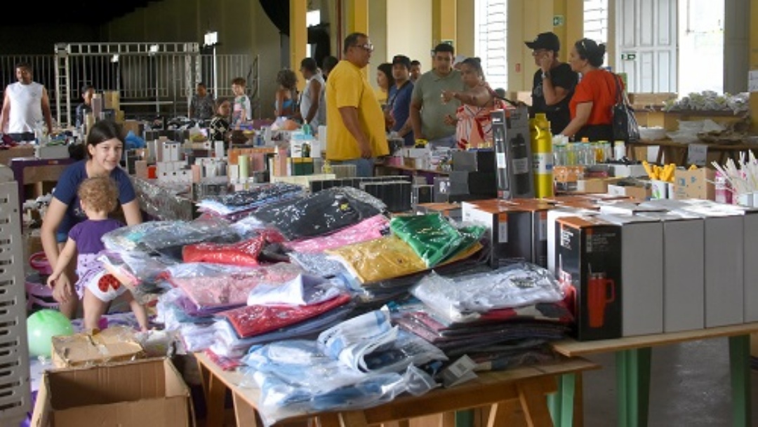 A 3 dias do Natal, bazar oferece produtos a partir de R$2