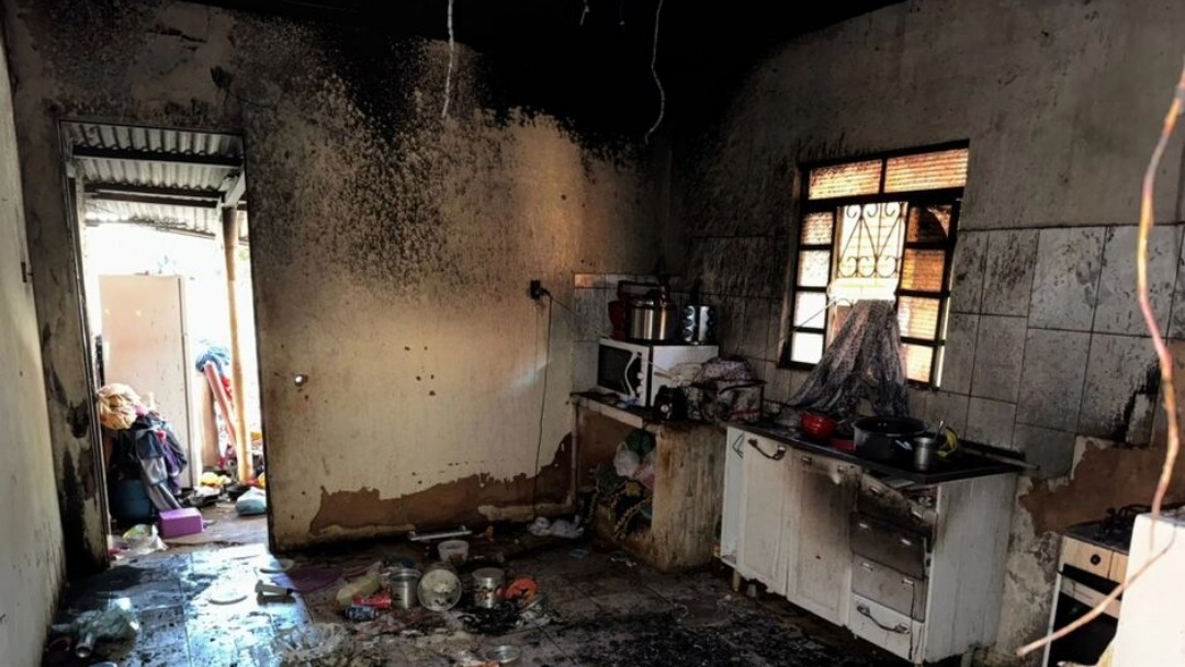 Discussão entre irmãs termina com casa 'quase destruída' por incêndio em Nova Andradina