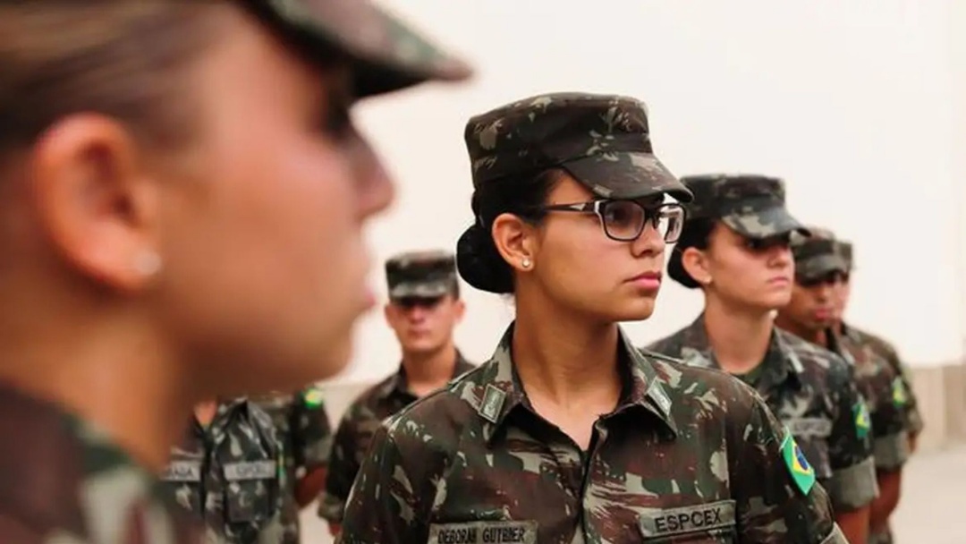 Alistamento volunt&aacute;rio feminino: For&ccedil;as Armadas abrem portas para mulheres 