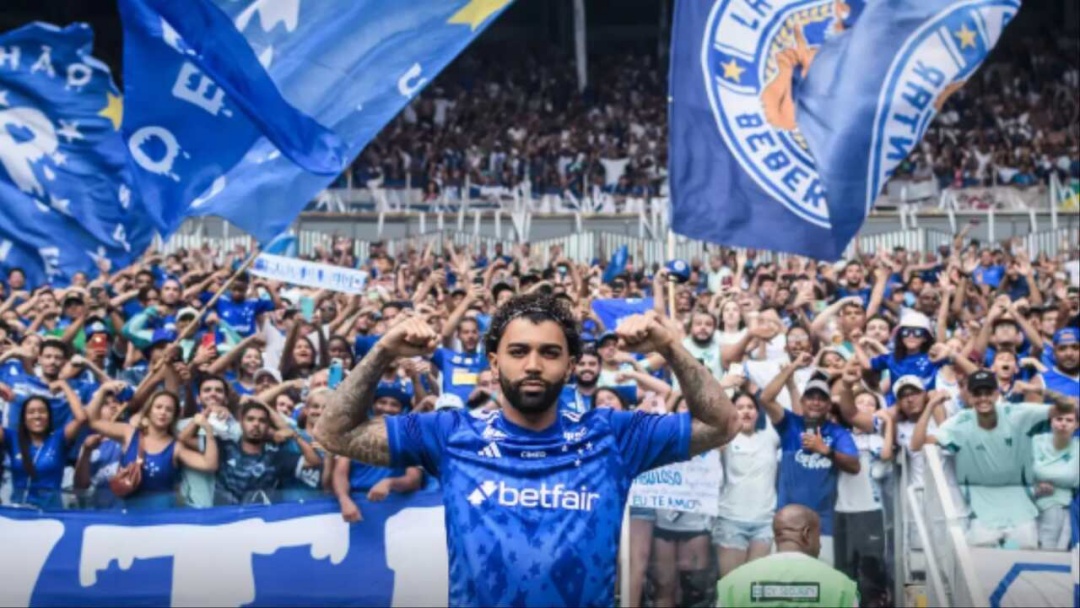 Gabigol &eacute; apresentado pelo Cruzeiro em um Mineir&atilde;o lotado