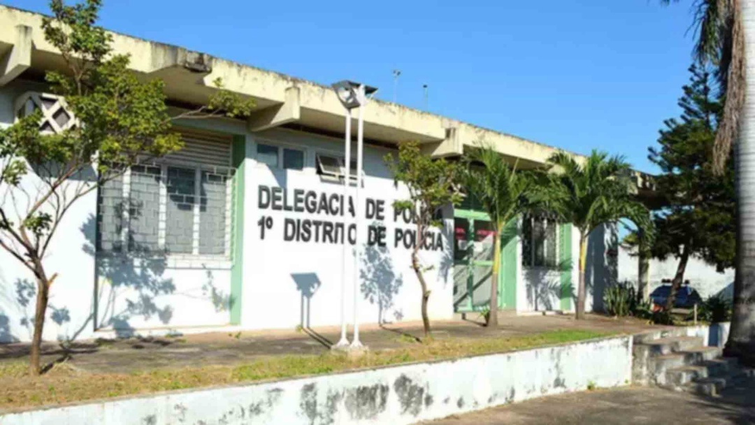 Motorista de aplicativo pula de carro em movimento para escapar de assalto em Corumb&aacute;