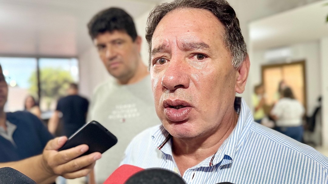 Gerson confirma instala&ccedil;&atilde;o at&eacute; mar&ccedil;o de 3 sem&aacute;foros e refor&ccedil;o na sinaliza&ccedil;&atilde;o vi&aacute;ria de Sidrol&acirc;ndia