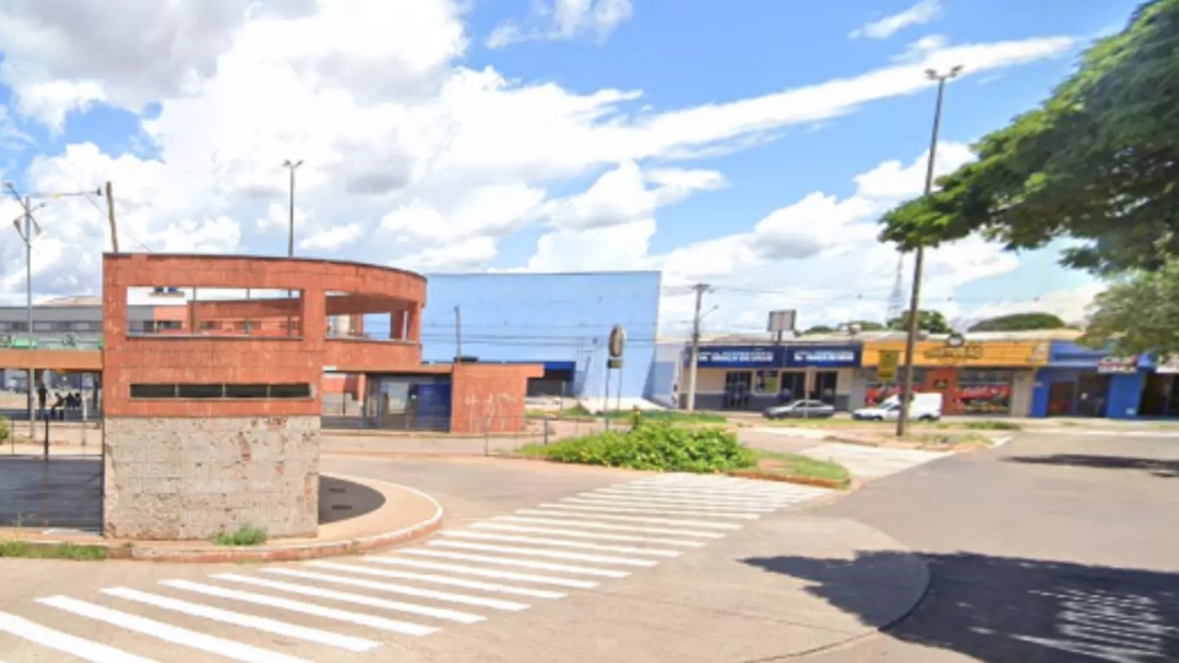 Morador de rua fica em estado grave ao ser espancado por guardas-noturnos em Campo Grande