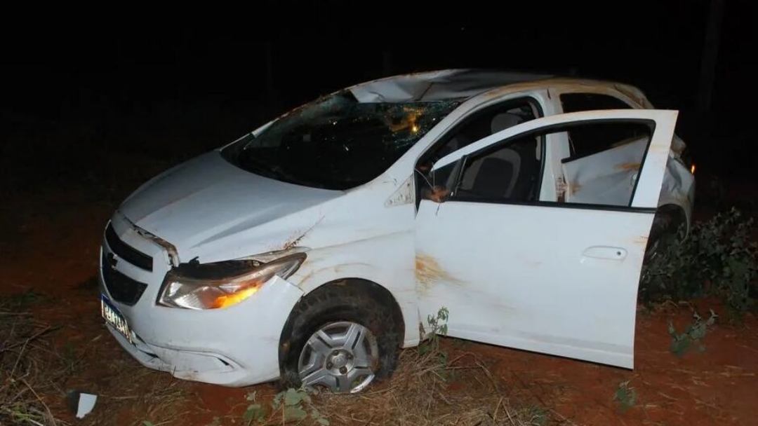Motorista capota carro ao tentar desviar de animal na MS-395, em Bataguassu