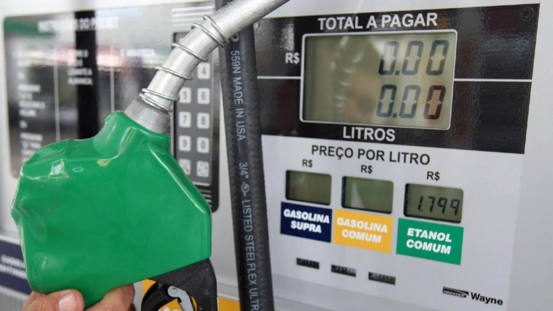 Litro da gasolina vai subir R$0,10 e o do óleo diesel ficará R$ 0,28 mais caro
