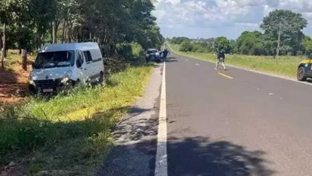 Motorista de van &eacute; executado a tiros de espingarda na BR-060