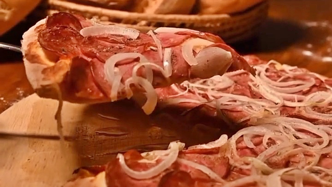 Abre alas para o rodízio! O carnaval mais saboroso espera por você no Brasetto!