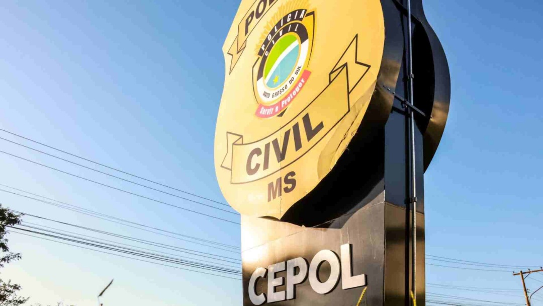 Bêbada, mulher é presa após resistir à abordagem e tentar subornar policial no Santa Fé