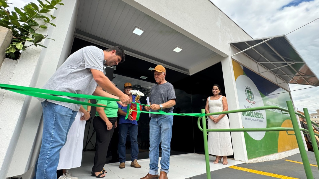 Ao completar 100 dias de gest&atilde;o, prefeito inaugura Laborat&oacute;rio Municipal de An&aacute;lises Cl&iacute;nicas