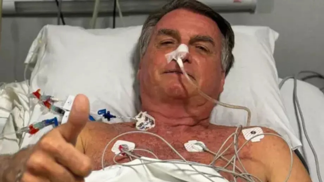 Após cirurgia, Bolsonaro fica em UTI, sem previsão de alta