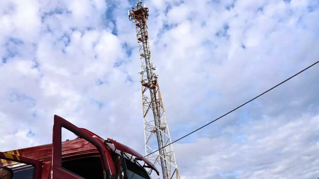 Após 2 horas de negociação, homem é resgatado de torre