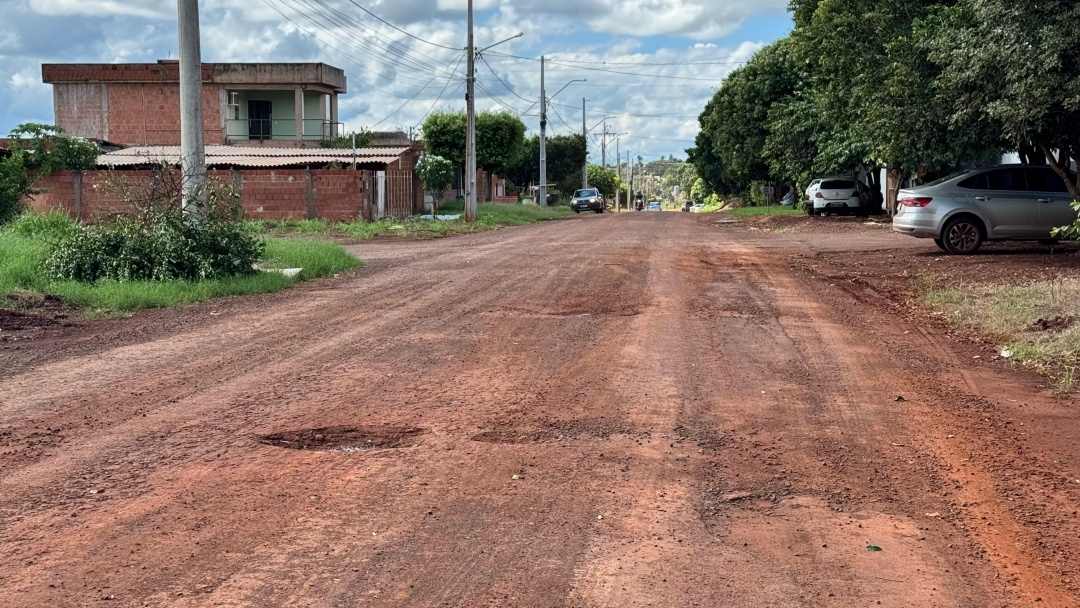 Conclu&iacute;do h&aacute; 10 meses, asfalto &#039;casca de ovo&#039; do Cascatinha I j&aacute; foi engolido pelo barro