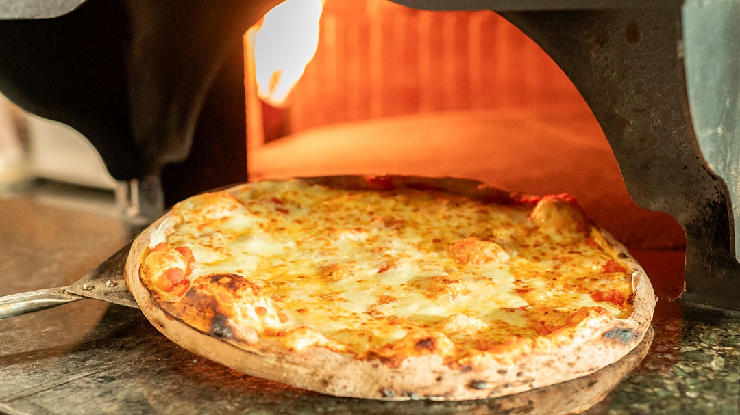 Uma noite inesquec&iacute;vel no restaurante Brasetto: M&uacute;sica, rod&iacute;zio e sabores &uacute;nicos