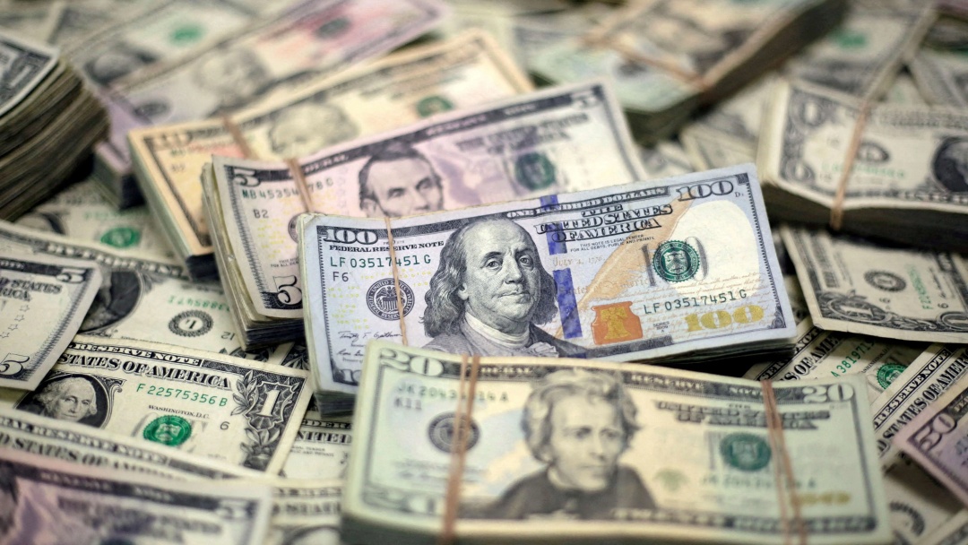 Desvalorizado, dólar mantém tendência de queda em abril