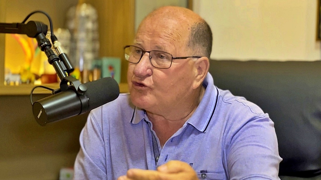 Secret&aacute;rio garante cascalho em trechos cr&iacute;ticos, mas depende de tr&eacute;gua da chuva para retomar servi&ccedil;o