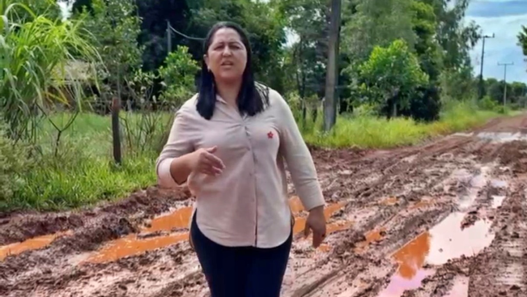 Secret&aacute;rio garante cascalho em trechos cr&iacute;ticos, mas depende de tr&eacute;gua da chuva para retomar servi&ccedil;o