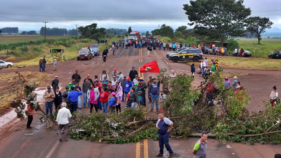 Bloqueio na BR-060, cancela aulas, consultas m&eacute;dicas e entrega de cargas