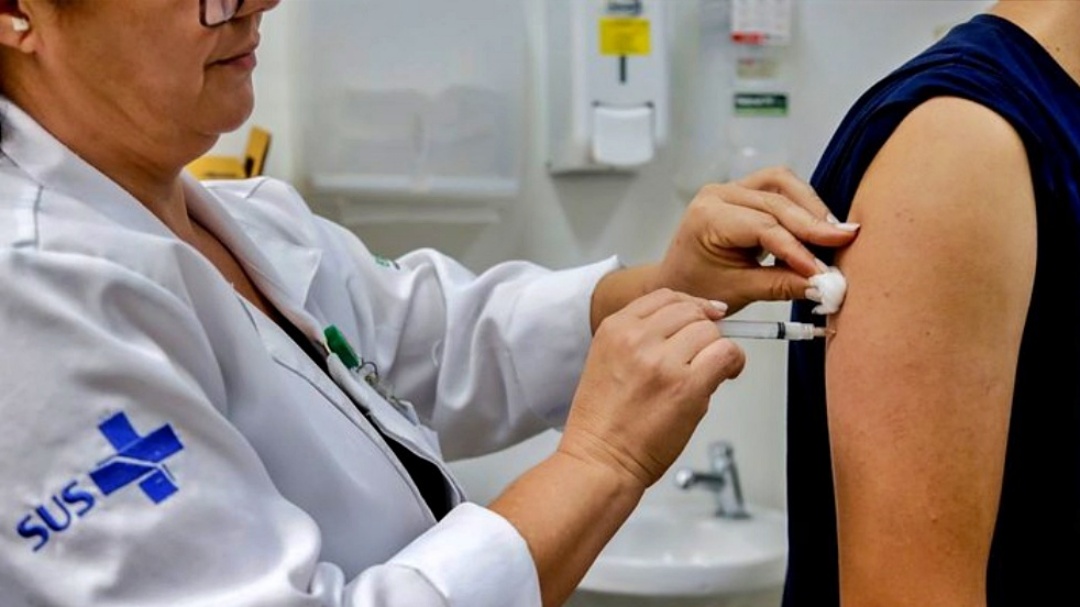 No s&aacute;bado, Sa&uacute;de ter&aacute; postos de vacina&ccedil;&atilde;o em feira, dois postos, tr&ecirc;s escolas e em supermercado