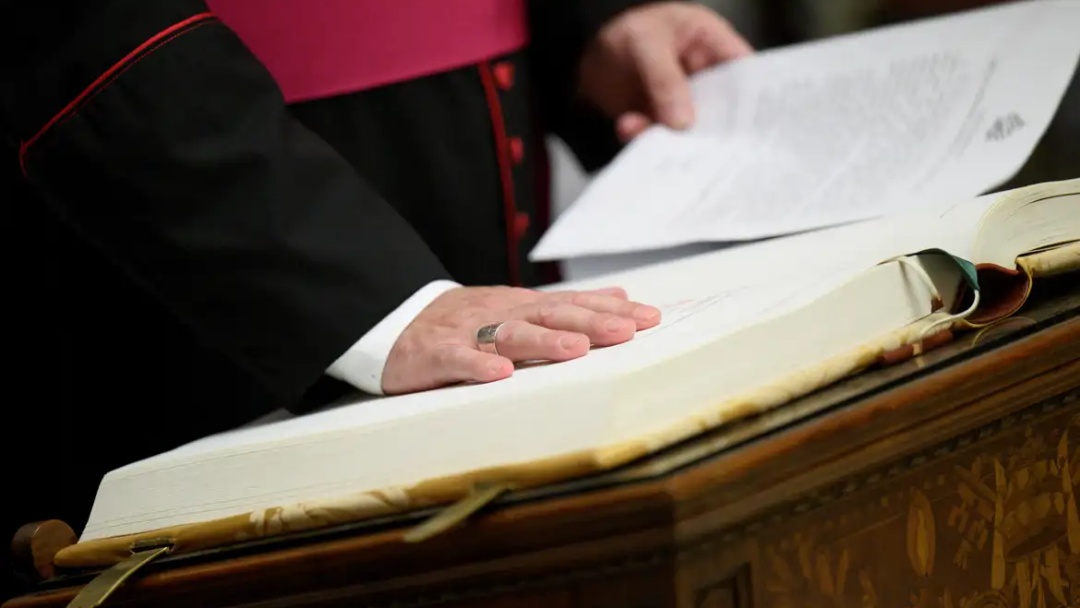 Cardeais entram em reclus&atilde;o antes do conclave 