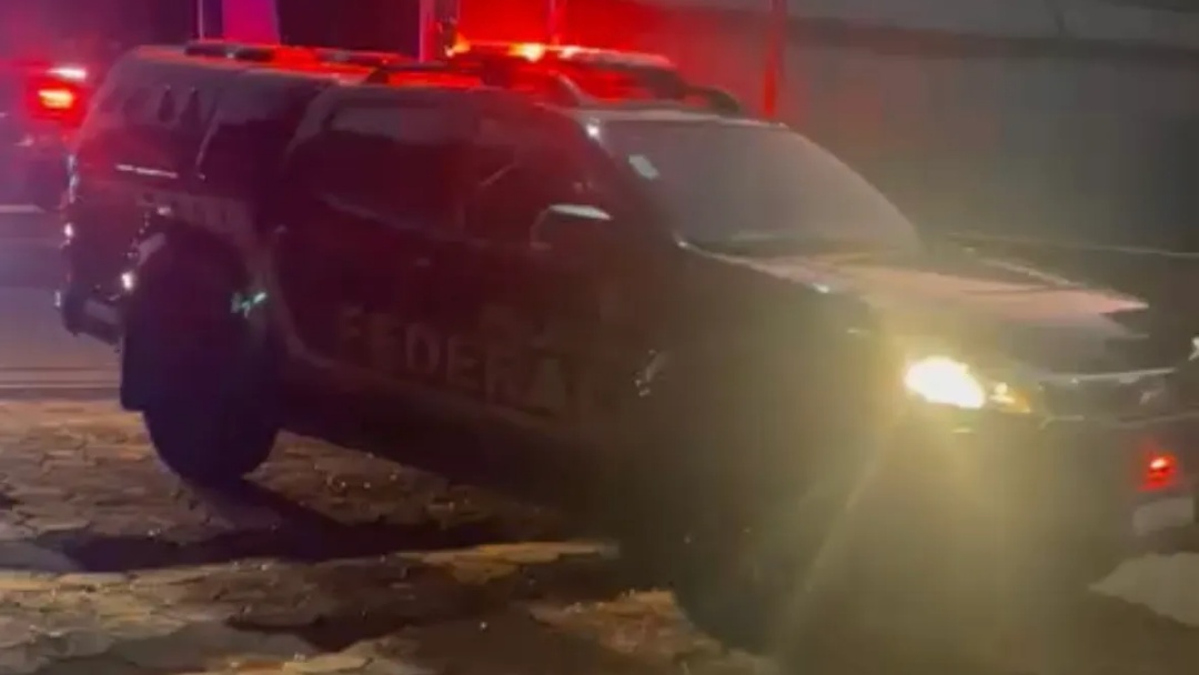Polícia Federal cumpre mandados em condomínios de luxo