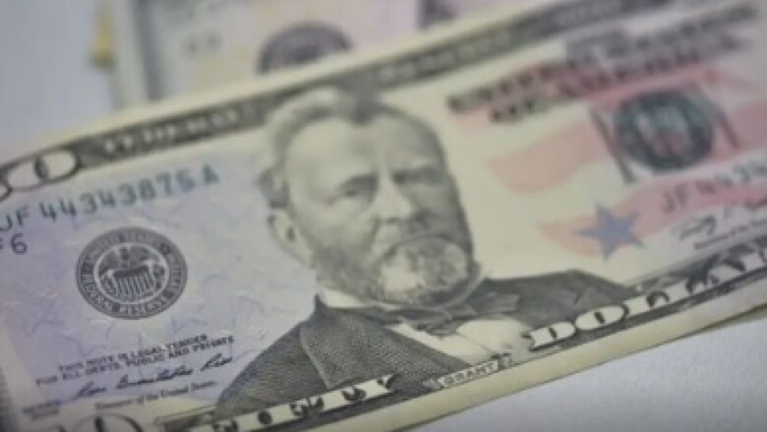 Copom e acordo EUA-Reino Unido derrubam d&oacute;lar para R$ 5,66