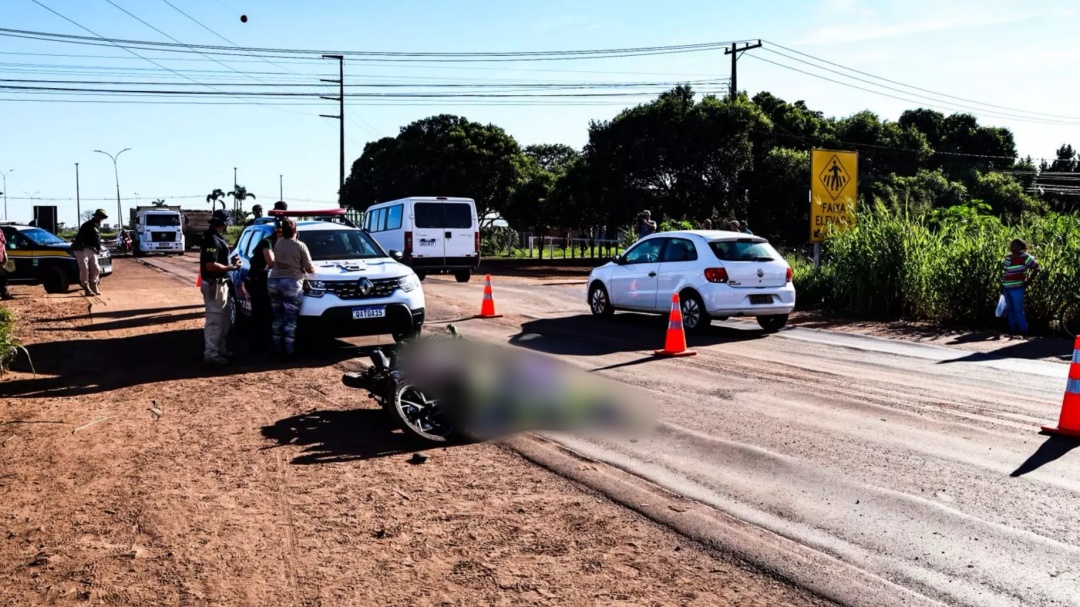 Motociclista morre após tentar conversão e caminhão passar por cima