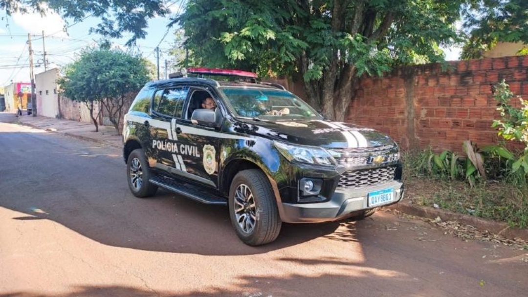 Filho agride padrasto com faca e é golpeado pela mãe