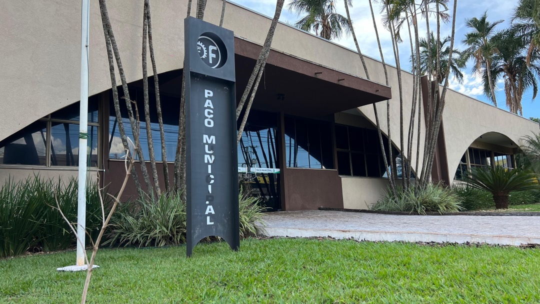 Prefeitura cria programa para contratar at&eacute; 551 desempregados por um sal&aacute;rio m&iacute;nimo