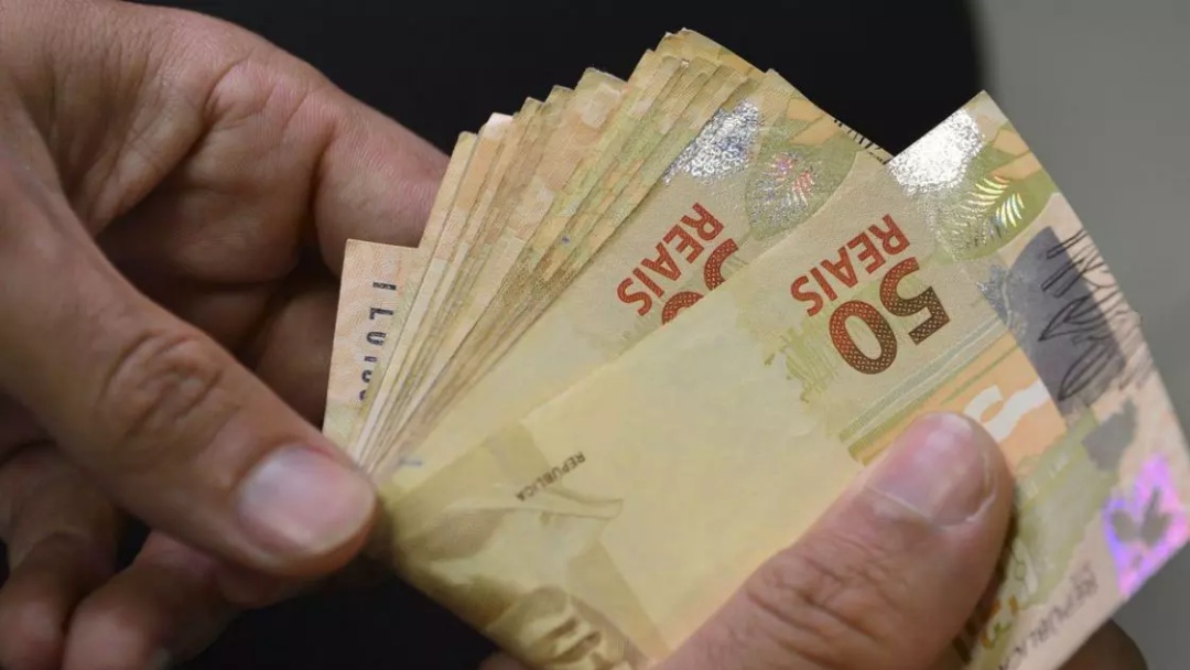 Real dispara e registra melhor desempenho global com queda do dólar acima de 1%