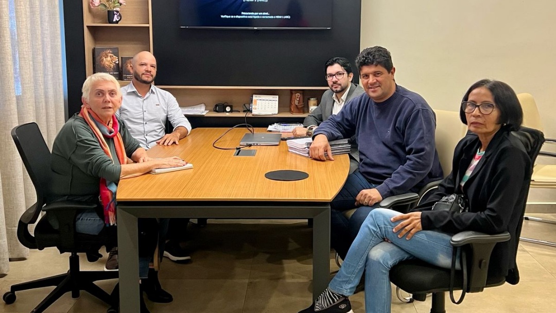 Servidores cobram do prefeito reajuste e defini&ccedil;&atilde;o do novo plano de cargos