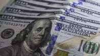 D&oacute;lar sobe e vai a R$ 5,67 com volta de temores fiscais dom&eacute;sticos
