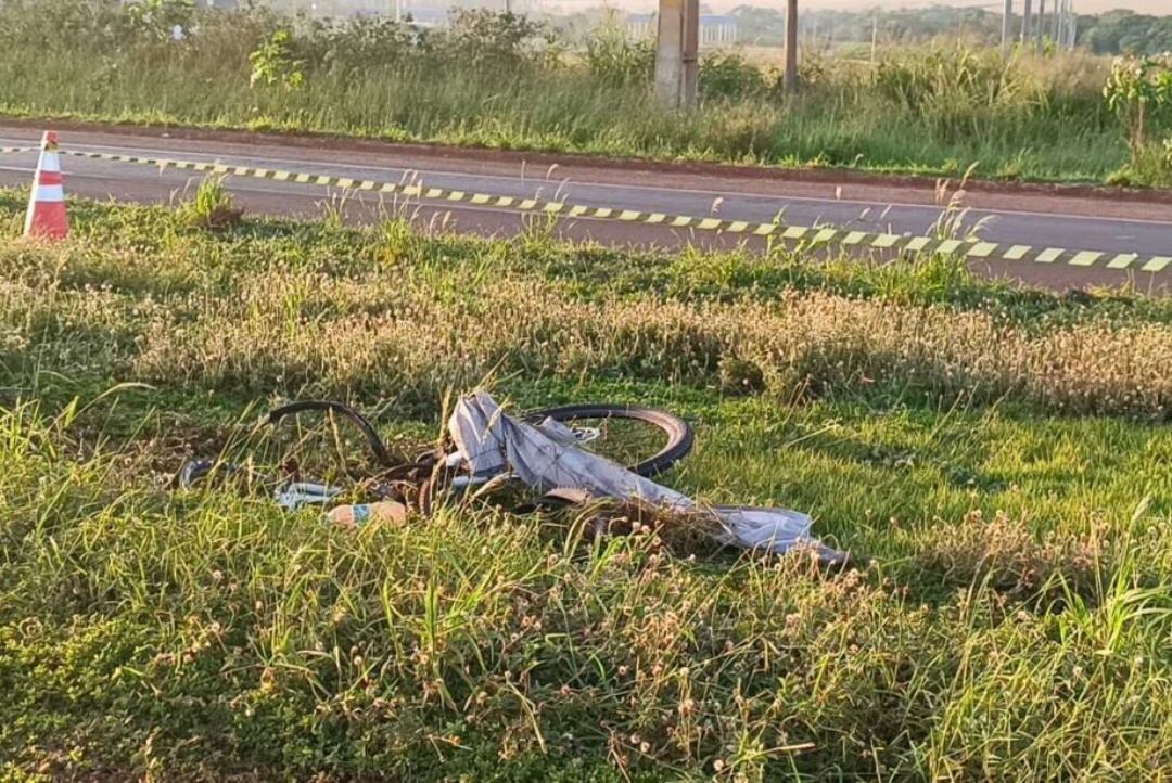 Venezuelano morre atropelado por &ocirc;nibus em ciclovia 