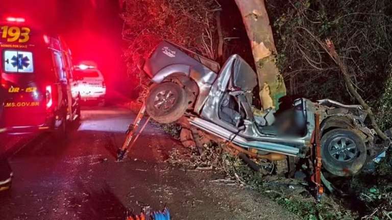 Pai e filho morrem e crian&ccedil;a fica em estado grave em colis&atilde;o