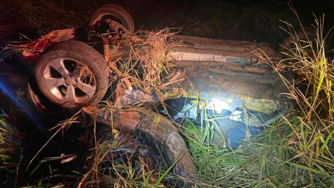 Motorista bate contra carreta na MS-276 e morre em rodovia de MS