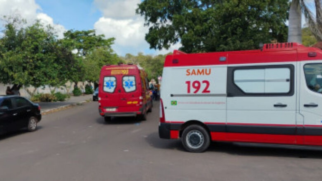 Jovem é assassinado com dois tiros no meio da rua