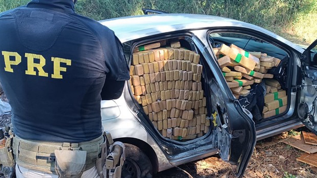 Polícia Rodoviária apreende 991 kg de maconha após perseguição na BR-060