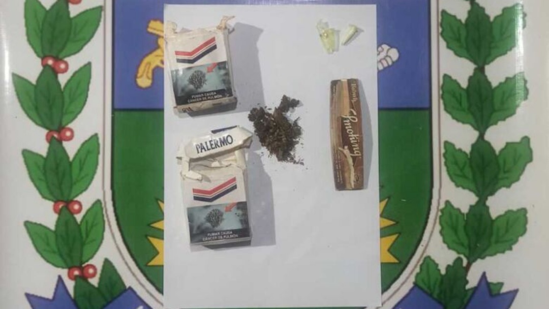 Adolescente &eacute; flagrado com drogas durante Opera&ccedil;&atilde;o