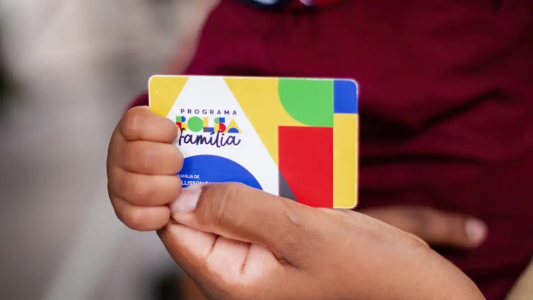 Caixa paga Bolsa Fam&iacute;lia a benefici&aacute;rios com NIS de final 4