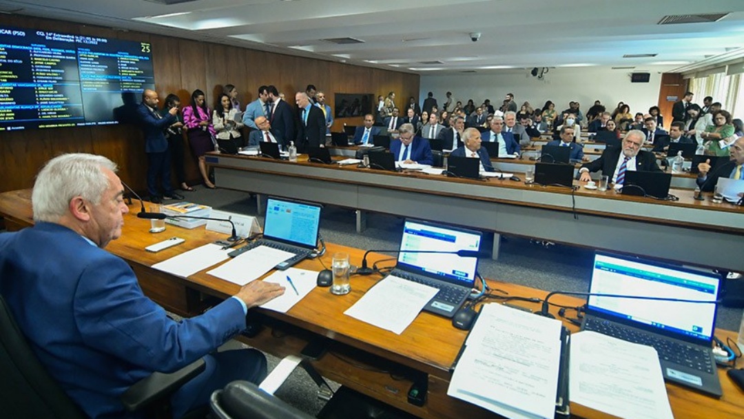 CCJ aprova fim da reelei&ccedil;&atilde;o, mandatos de cinco anos e elei&ccedil;&otilde;es unificadas 