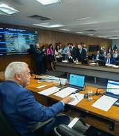 CCJ aprova fim da reelei&ccedil;&atilde;o, mandatos de cinco anos e elei&ccedil;&otilde;es unificadas 