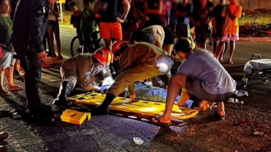Motociclista fica em estado grave ap&oacute;s acidente em Ivinhema   
