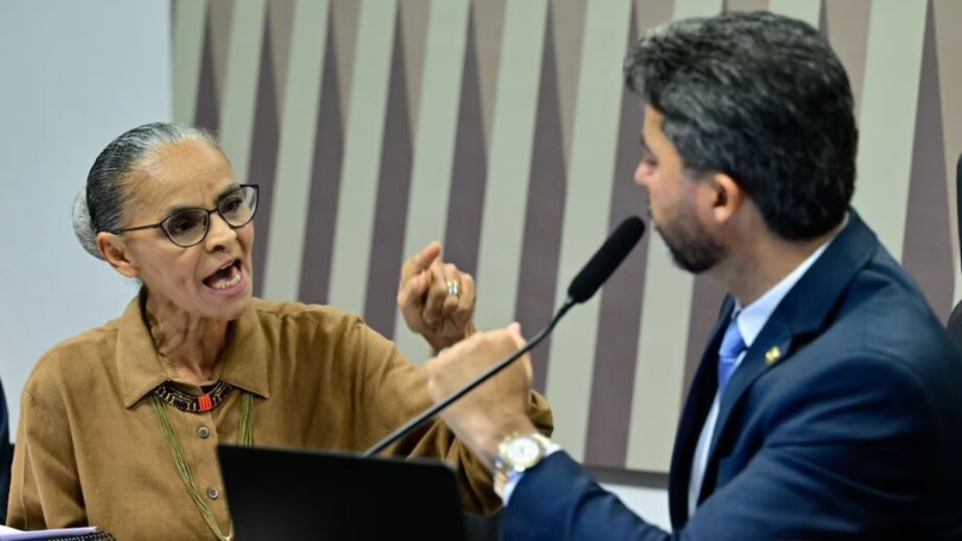 Marina deixa audi&ecirc;ncia ap&oacute;s bate-boca com senador que diz que ela n&atilde;o merece respeito 