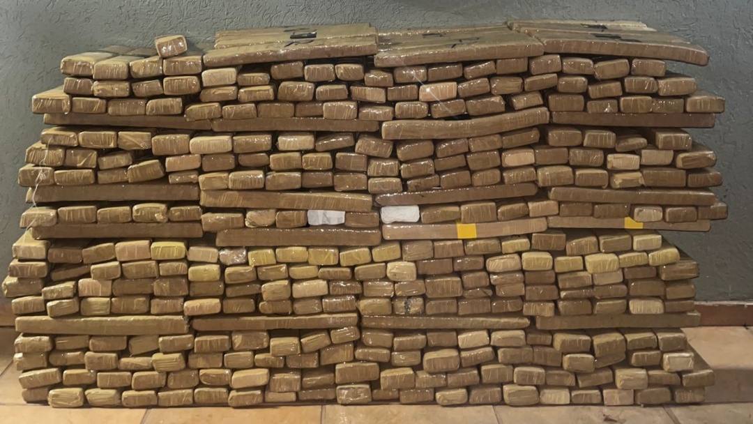 Pol&iacute;cia Militar apreende 435 kg de maconha ao atender ocorr&ecirc;ncia de viol&ecirc;ncia dom&eacute;stica 