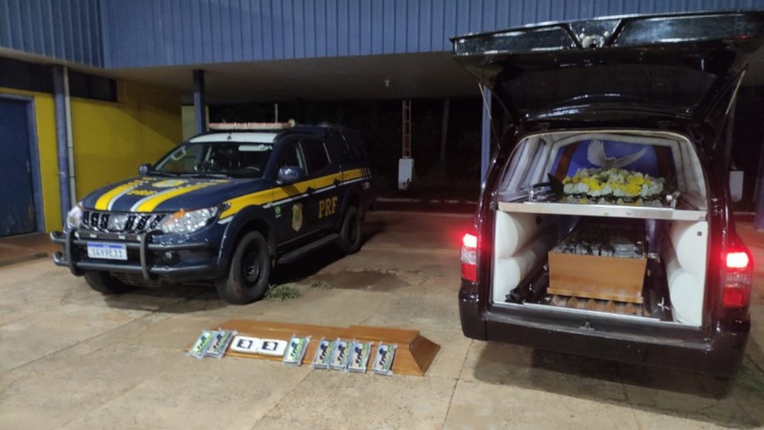 Pol&iacute;cia Rodovi&aacute;ria Federal apreende 162 Kg de coca&iacute;na escondidos em caix&atilde;o funer&aacute;rio 