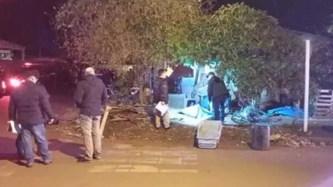 Adolescente de 15 anos &eacute; assassinado com 6 tiros no quintal de casa em Dourados