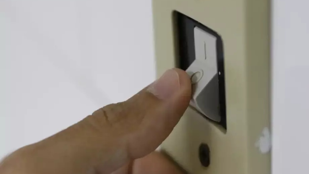 Conta de luz ficar&aacute; mais cara em junho com bandeira vermelha